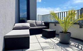 Sonnenwohnen Penthouse direkt bei U-Bahn und Therme Wien mit Top Anbindung ins Zentrum